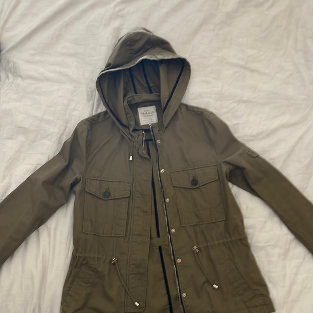 Almost brand new Zara jacket! Worn a few times only! In perfect shape. ✨
